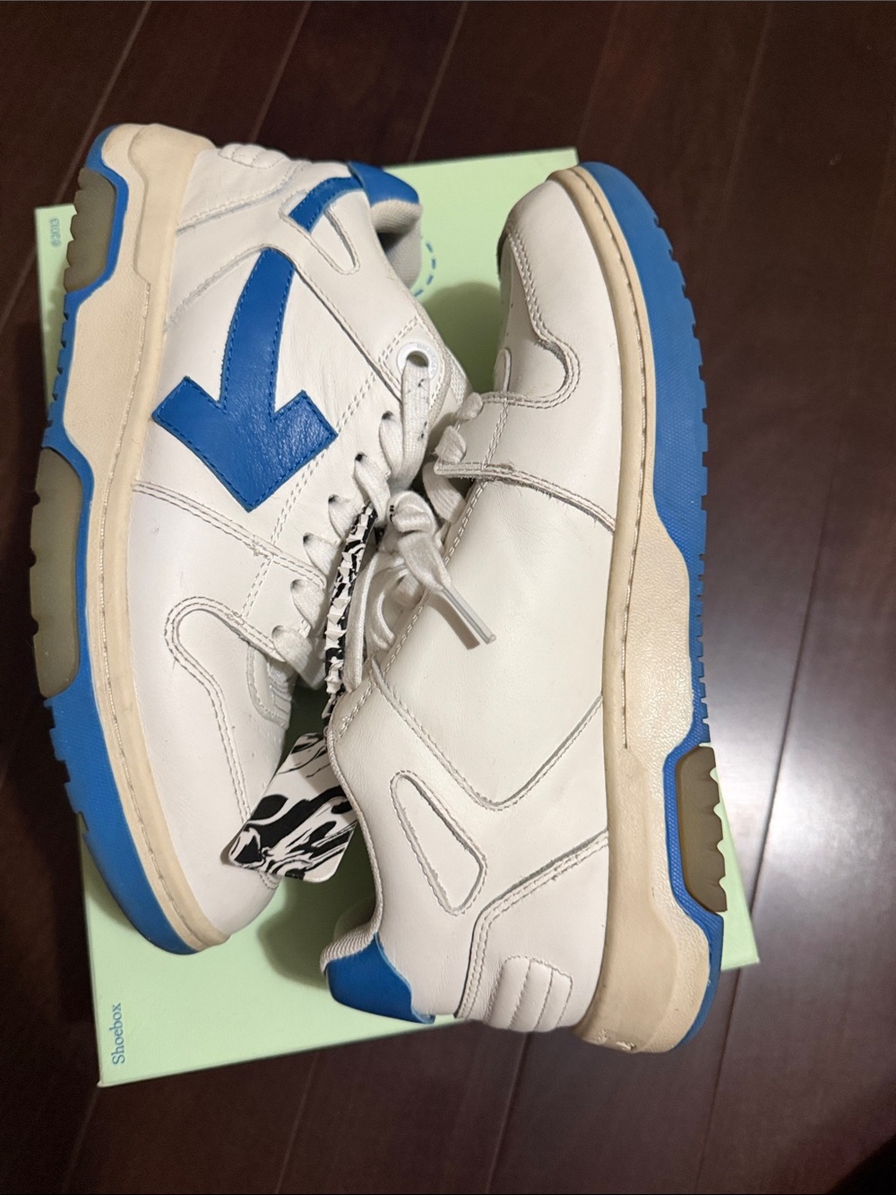 Off-White White out of office blue/white
Size 9
